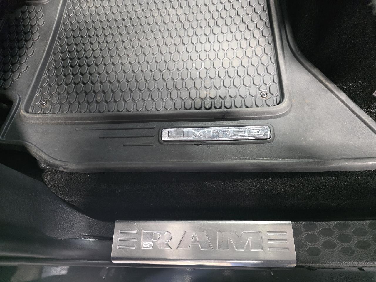 RAM 1500 4WD Crew Cab 149" Laramie Limited 2015