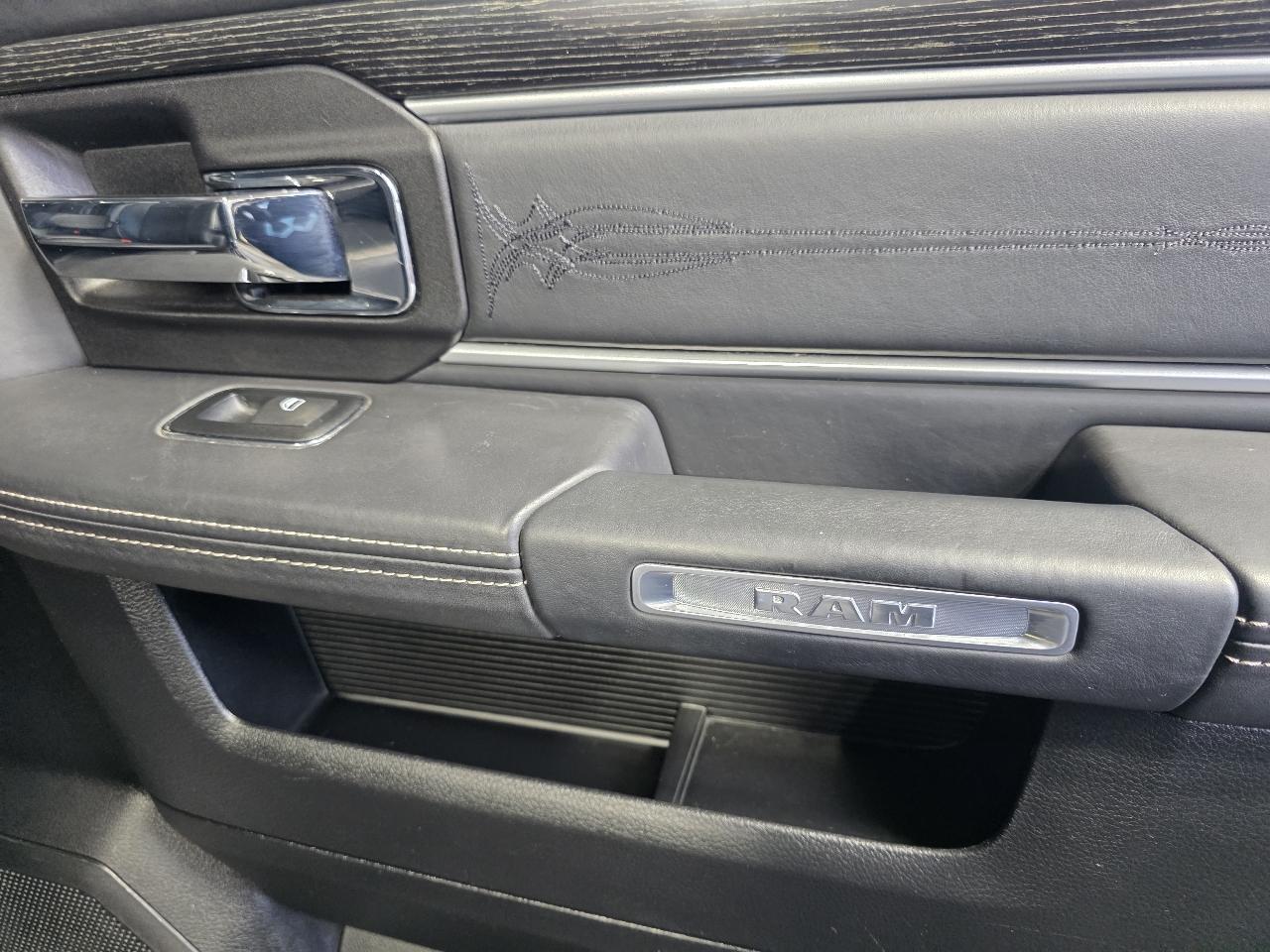 RAM 1500 4WD Crew Cab 149" Laramie Limited 2015