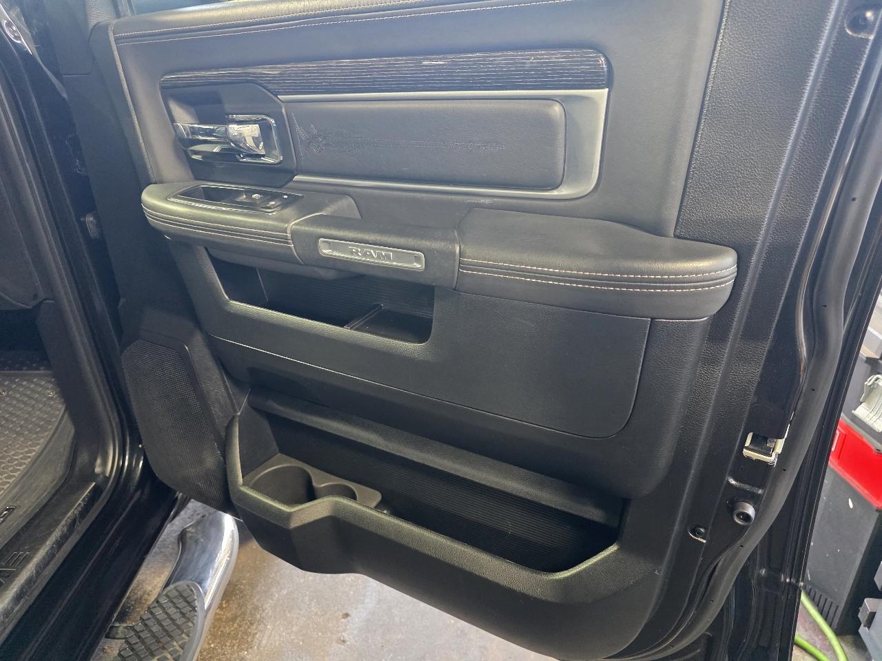 RAM 1500 4WD Crew Cab 149" Laramie Limited 2015