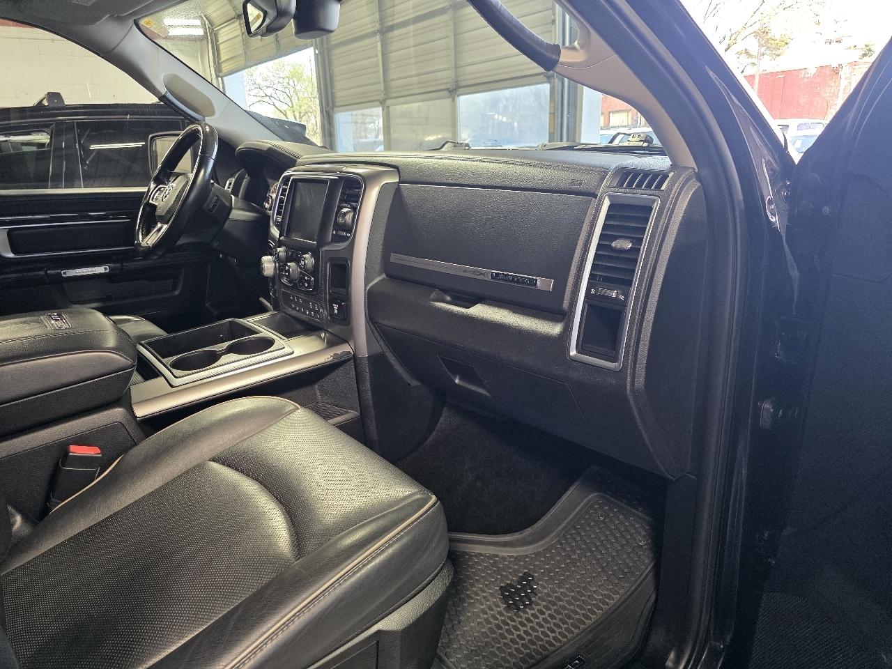 RAM 1500 4WD Crew Cab 149" Laramie Limited 2015