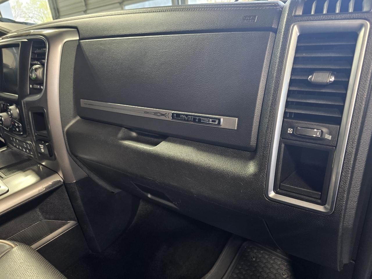 RAM 1500 4WD Crew Cab 149" Laramie Limited 2015