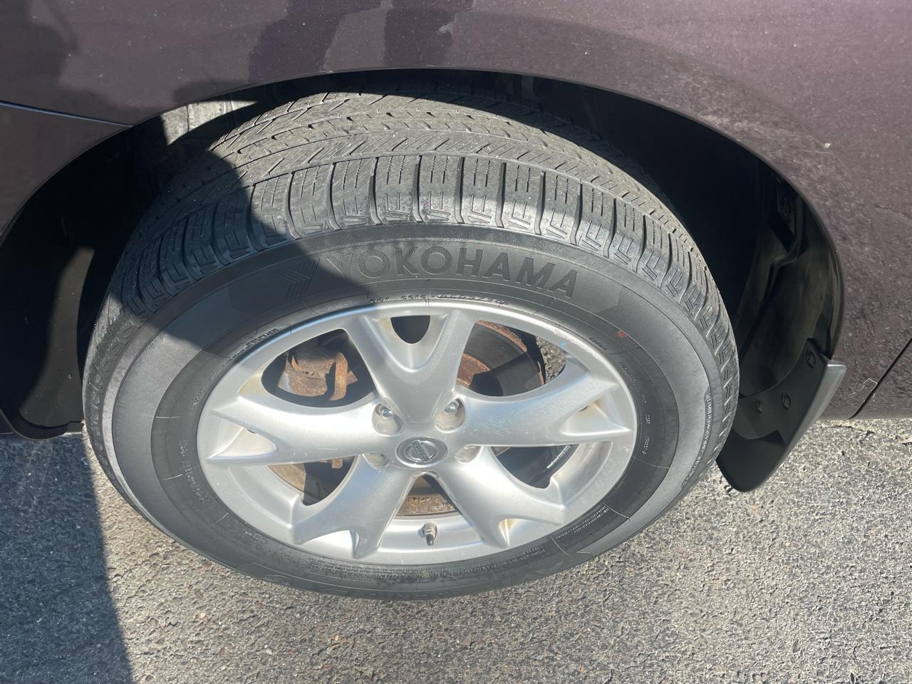 Nissan Rogue S AWD 2011