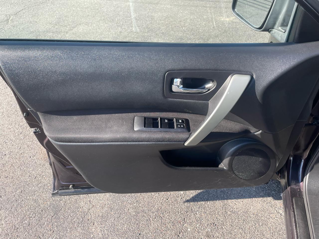 Nissan Rogue S AWD 2011