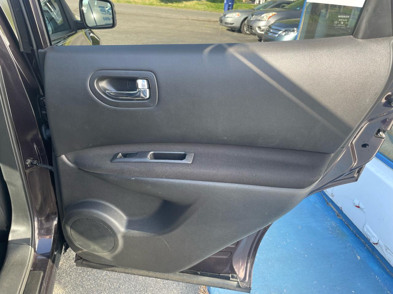 Nissan Rogue S AWD 2011