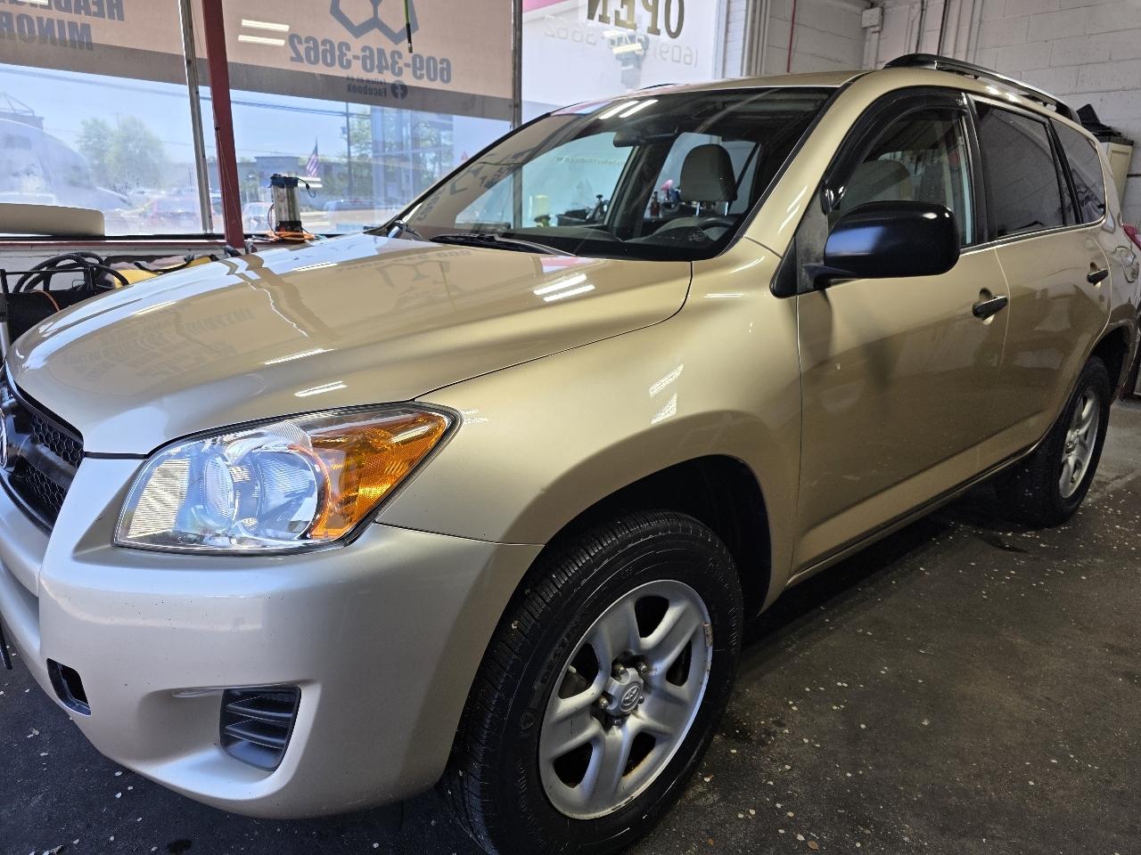 Toyota RAV4 Base I4 4WD 2009