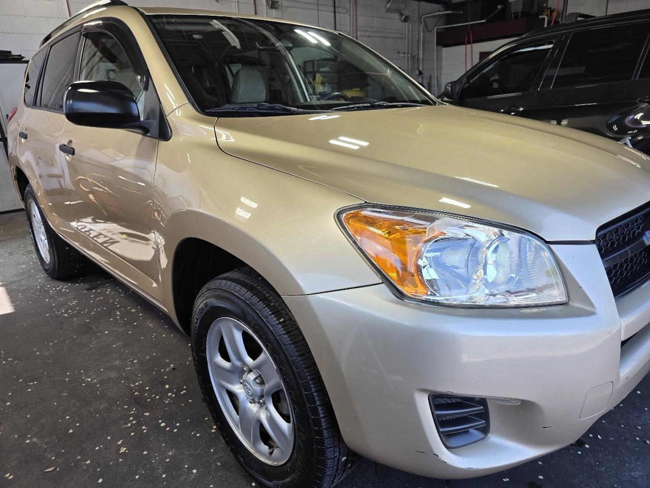 Toyota RAV4 Base I4 4WD 2009
