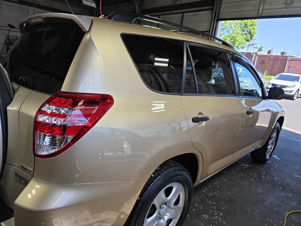 Toyota RAV4 Base I4 4WD 2009
