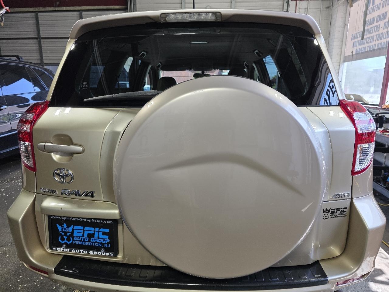 Toyota RAV4 Base I4 4WD 2009