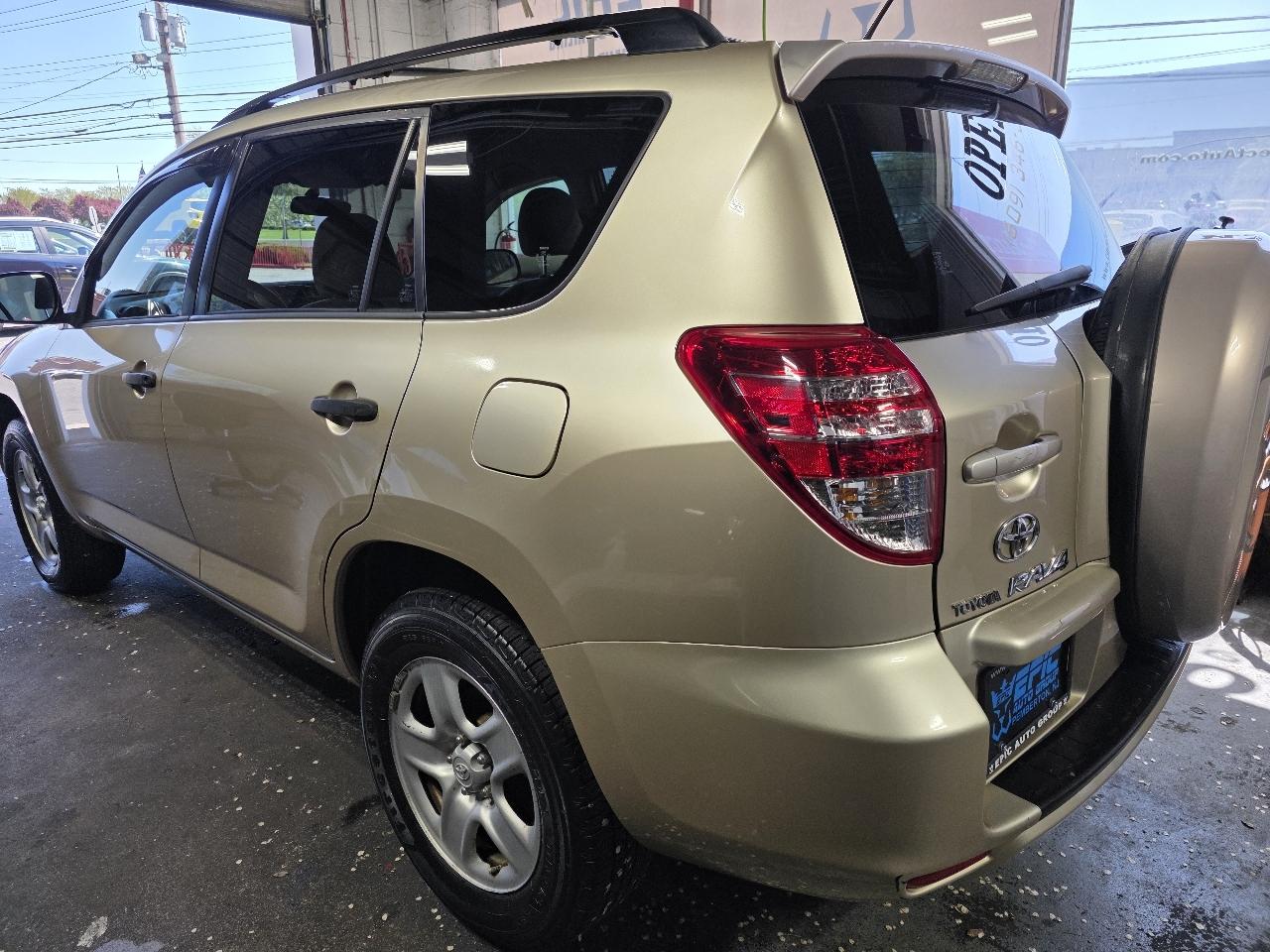 Toyota RAV4 Base I4 4WD 2009