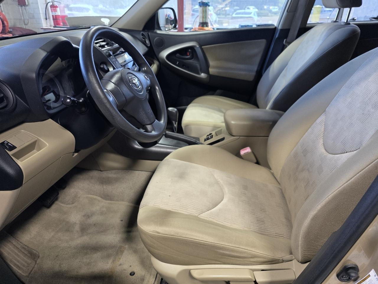 Toyota RAV4 Base I4 4WD 2009