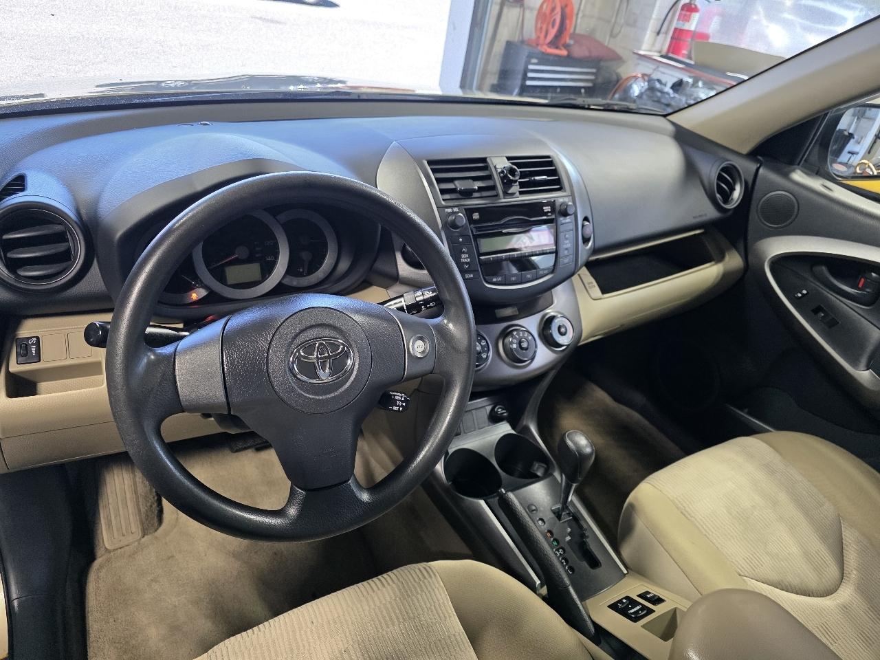 Toyota RAV4 Base I4 4WD 2009