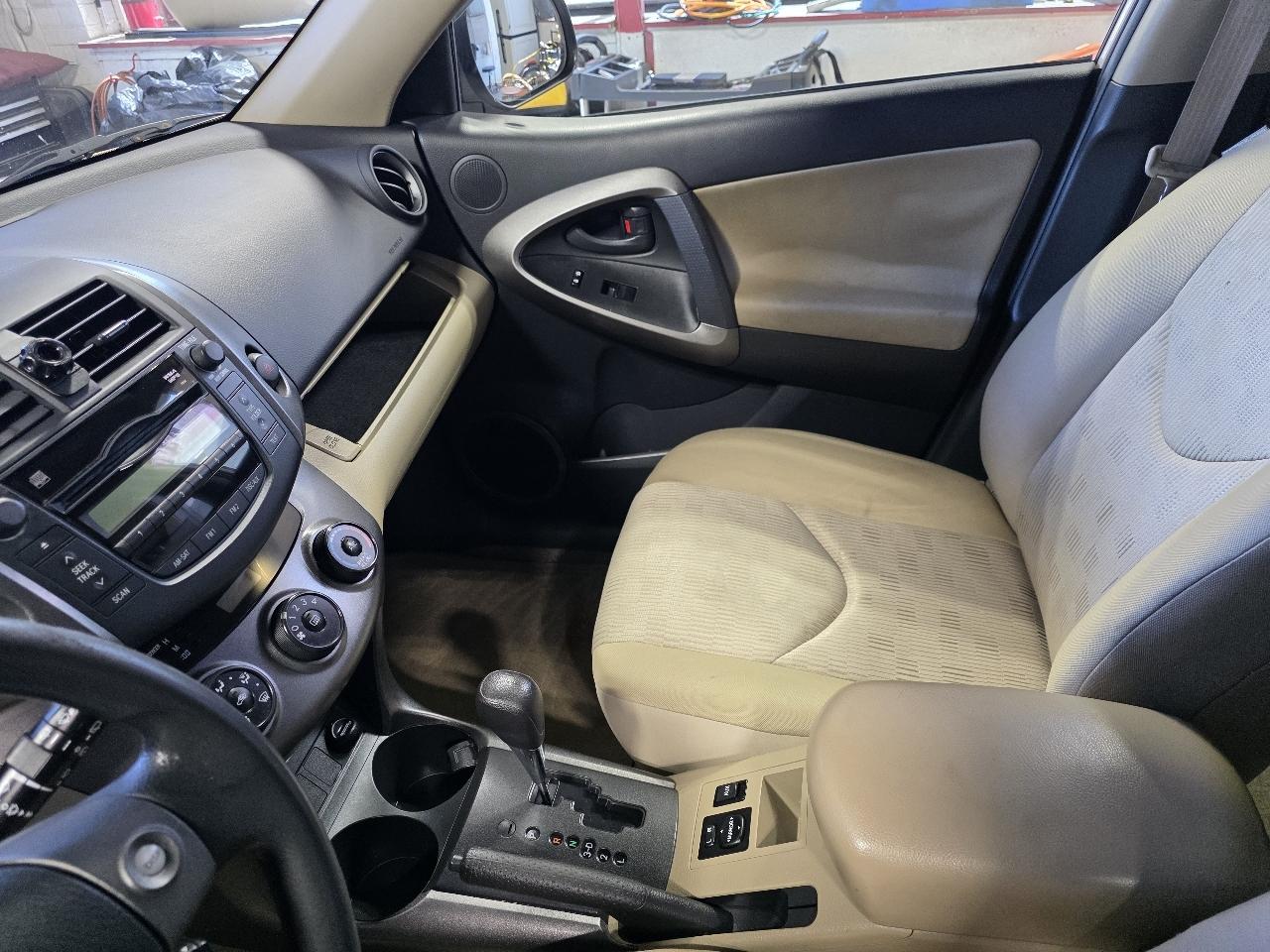 Toyota RAV4 Base I4 4WD 2009