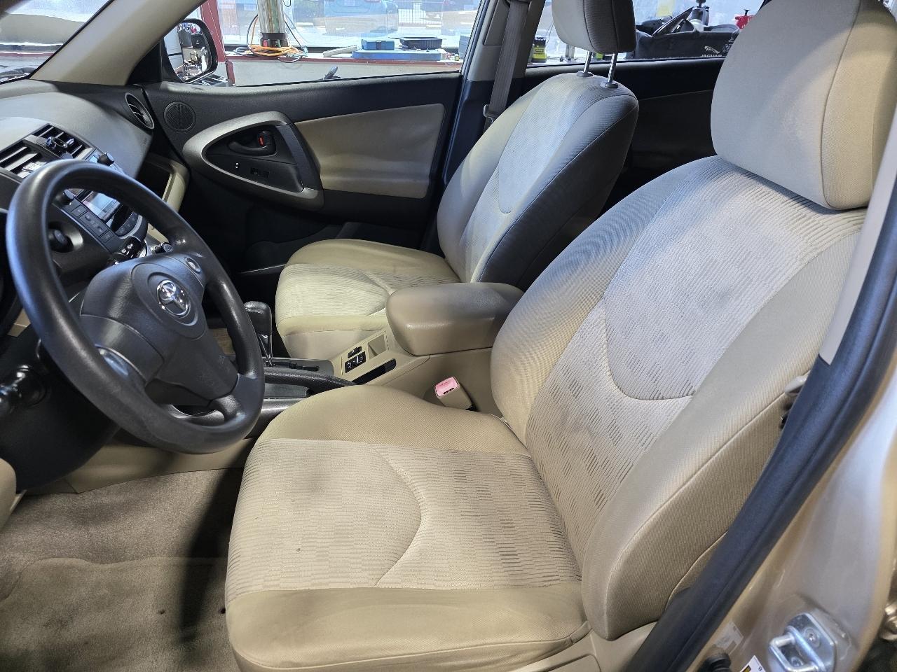 Toyota RAV4 Base I4 4WD 2009