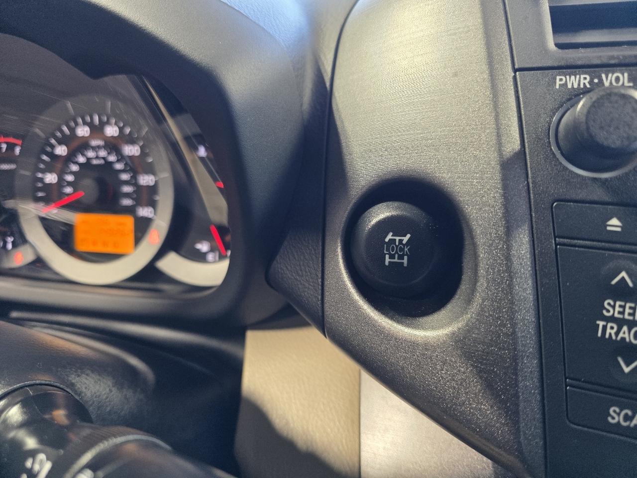 Toyota RAV4 Base I4 4WD 2009