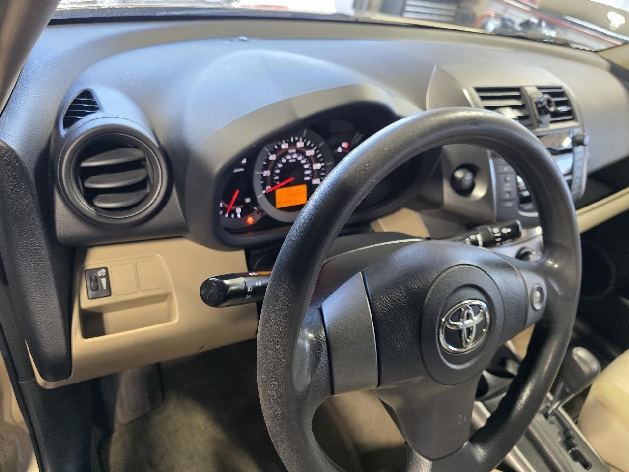 Toyota RAV4 Base I4 4WD 2009