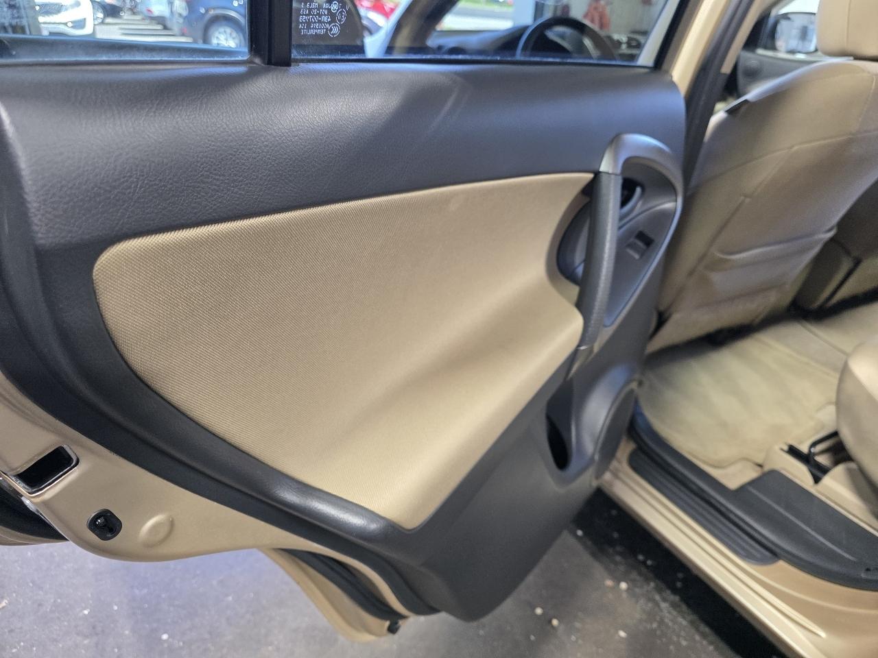 Toyota RAV4 Base I4 4WD 2009