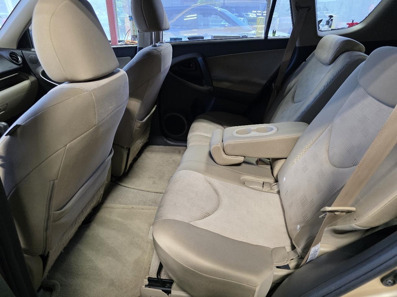 Toyota RAV4 Base I4 4WD 2009