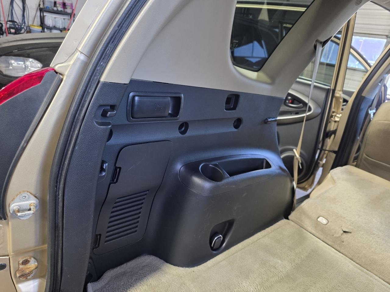 Toyota RAV4 Base I4 4WD 2009