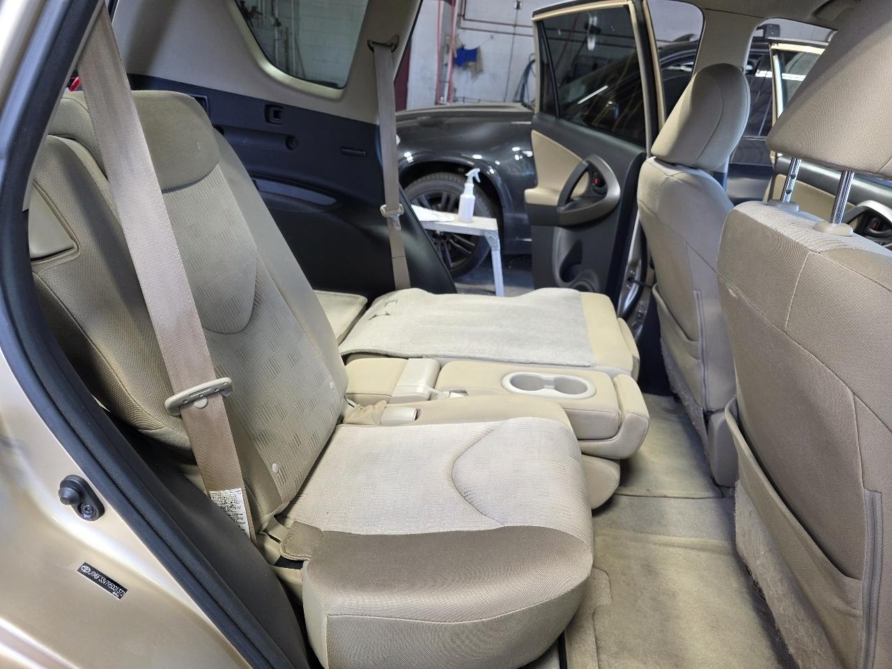 Toyota RAV4 Base I4 4WD 2009