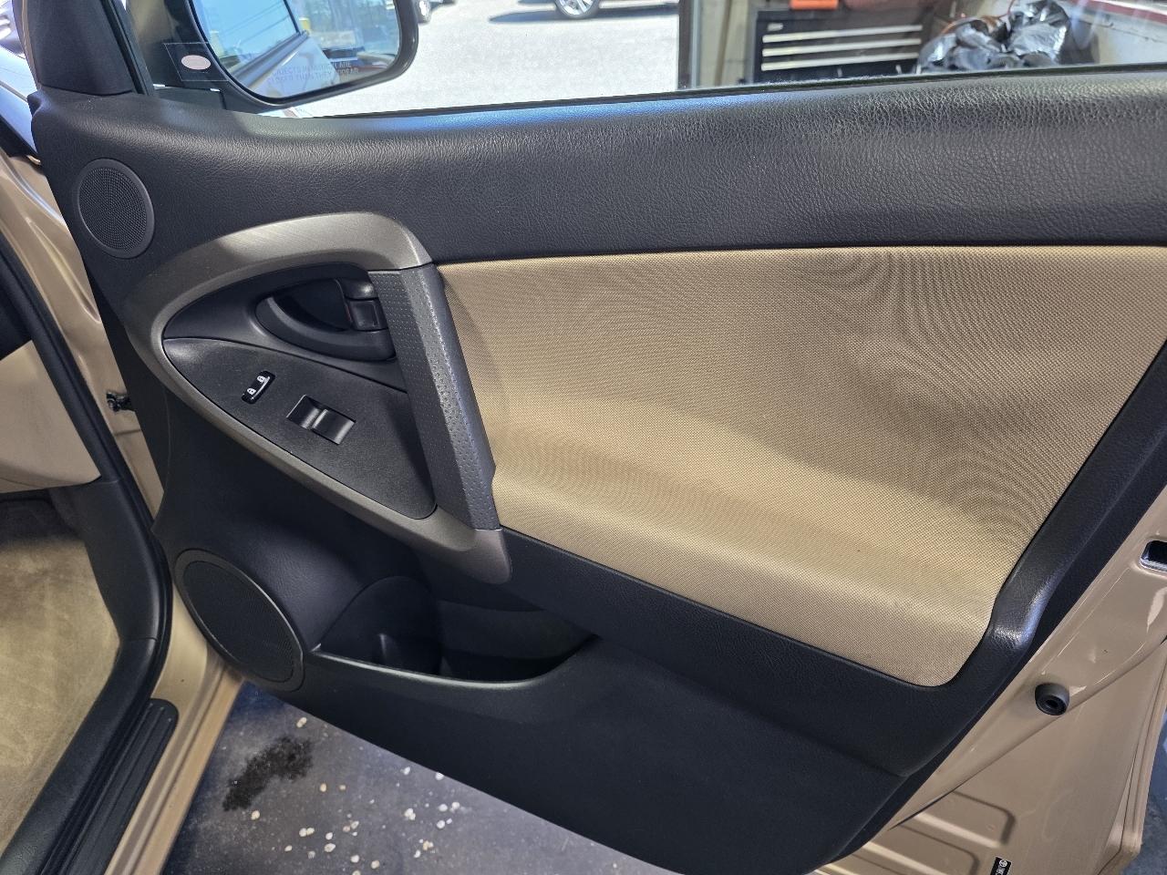 Toyota RAV4 Base I4 4WD 2009