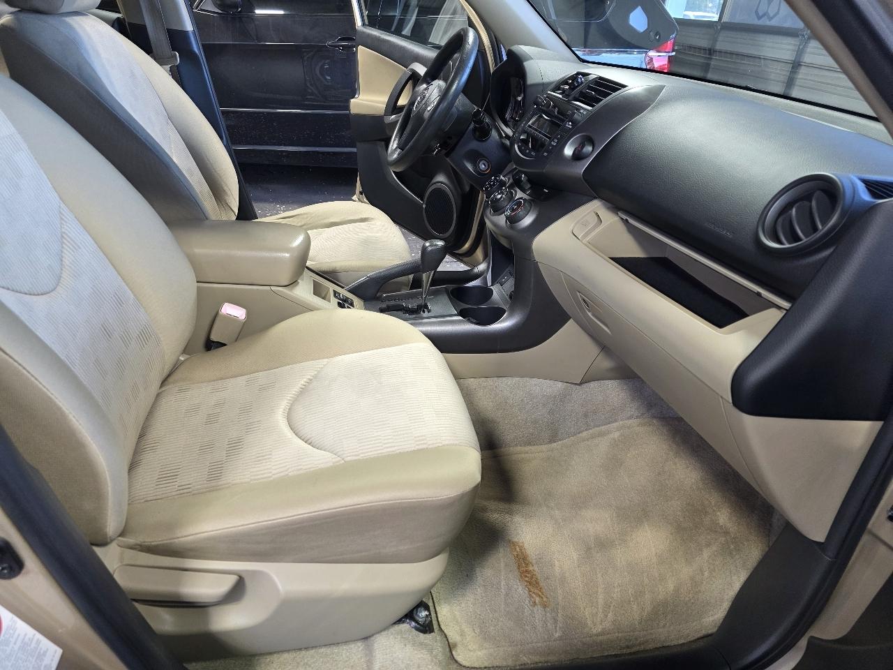 Toyota RAV4 Base I4 4WD 2009