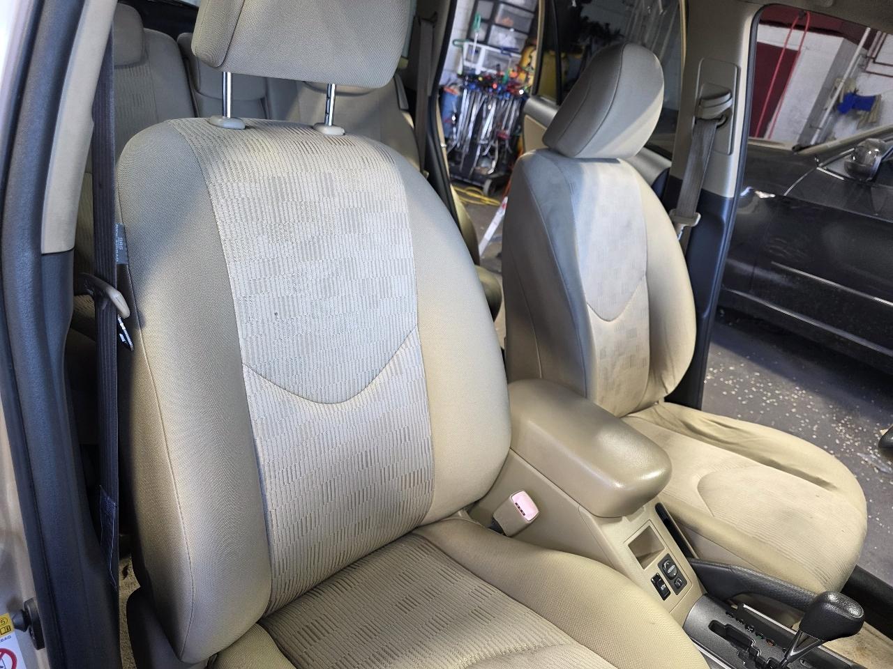 Toyota RAV4 Base I4 4WD 2009