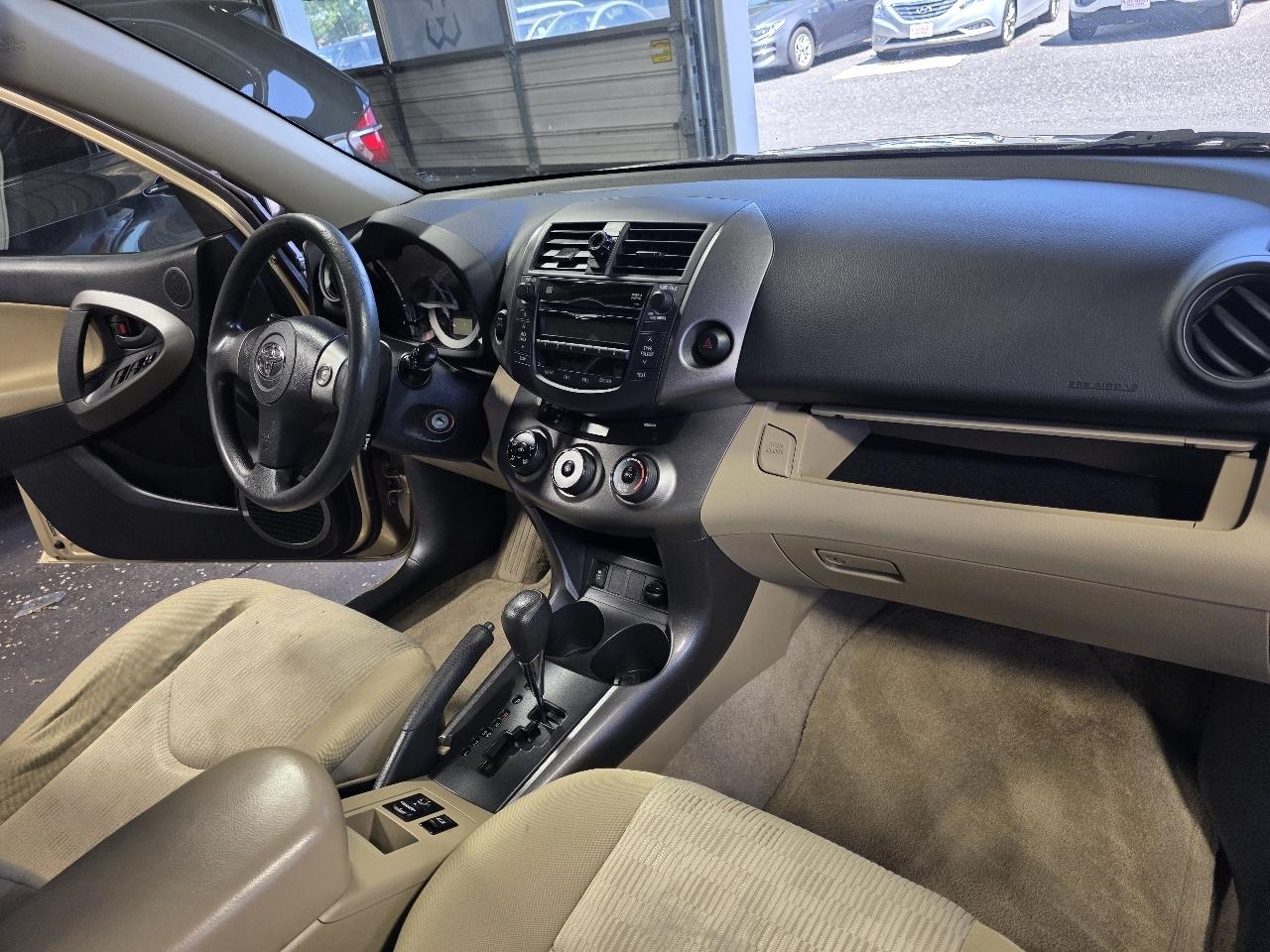 Toyota RAV4 Base I4 4WD 2009