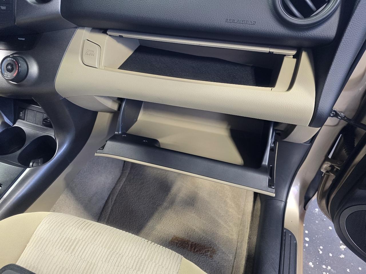 Toyota RAV4 Base I4 4WD 2009