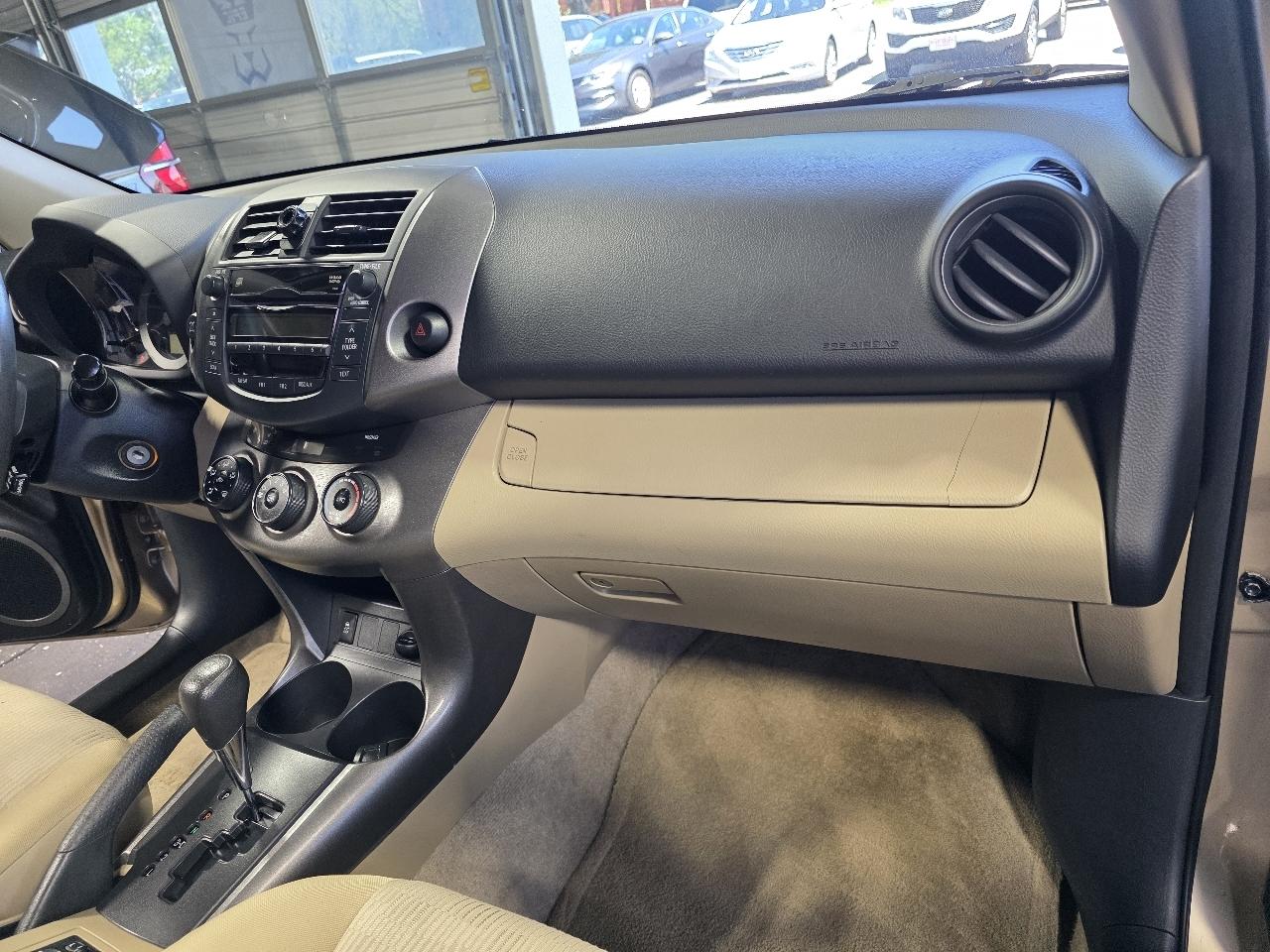 Toyota RAV4 Base I4 4WD 2009