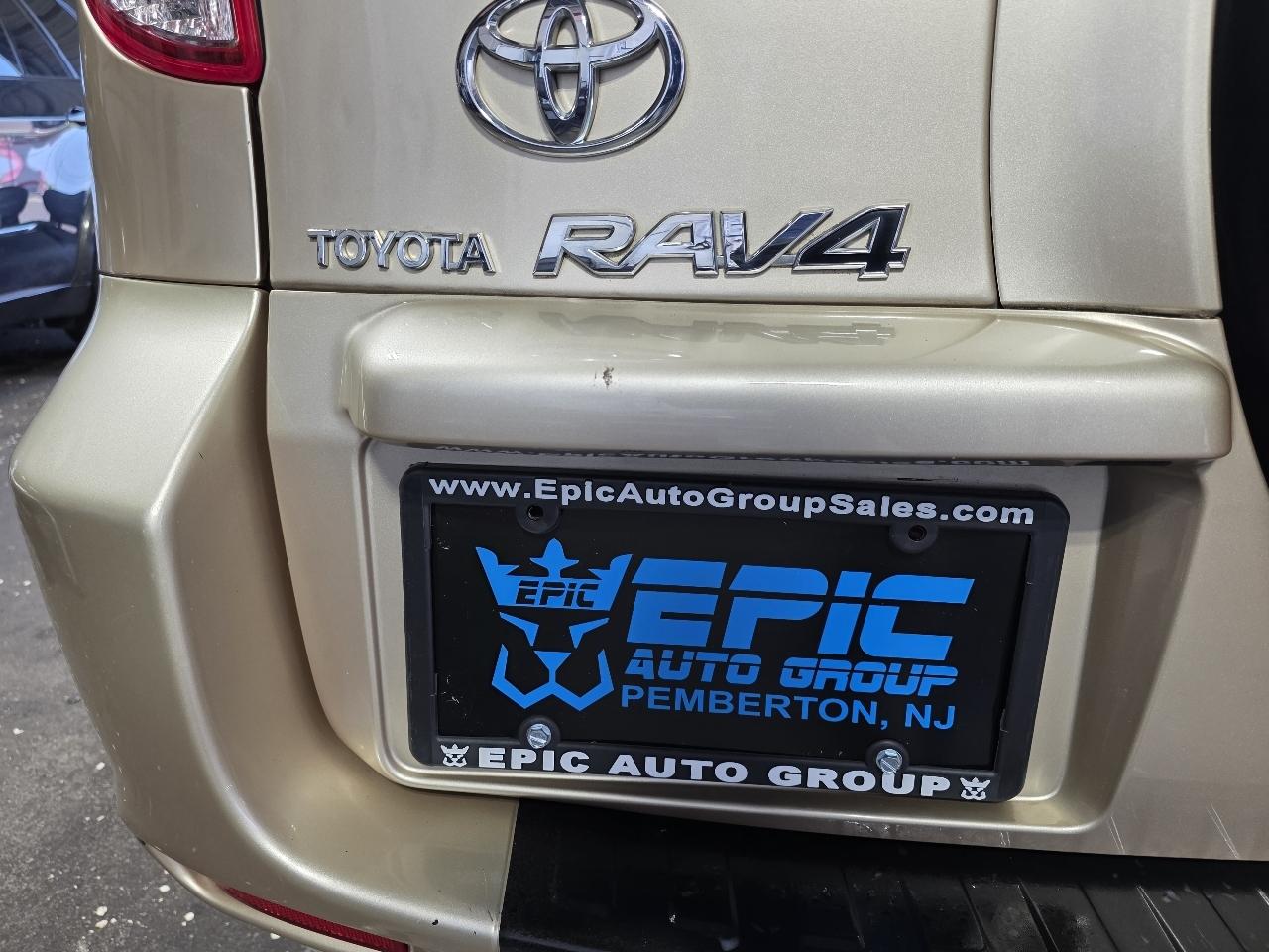 Toyota RAV4 Base I4 4WD 2009
