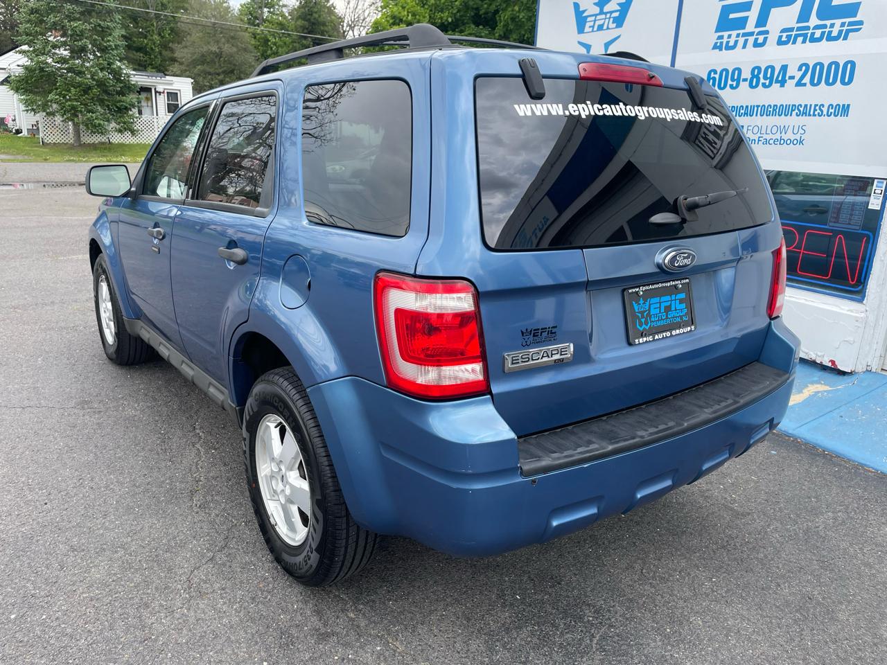 Ford Escape XLT FWD I4 2009