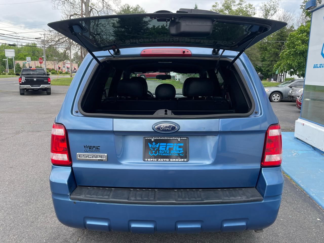 Ford Escape XLT FWD I4 2009