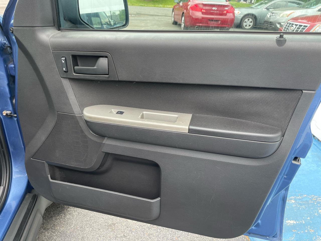 Ford Escape XLT FWD I4 2009