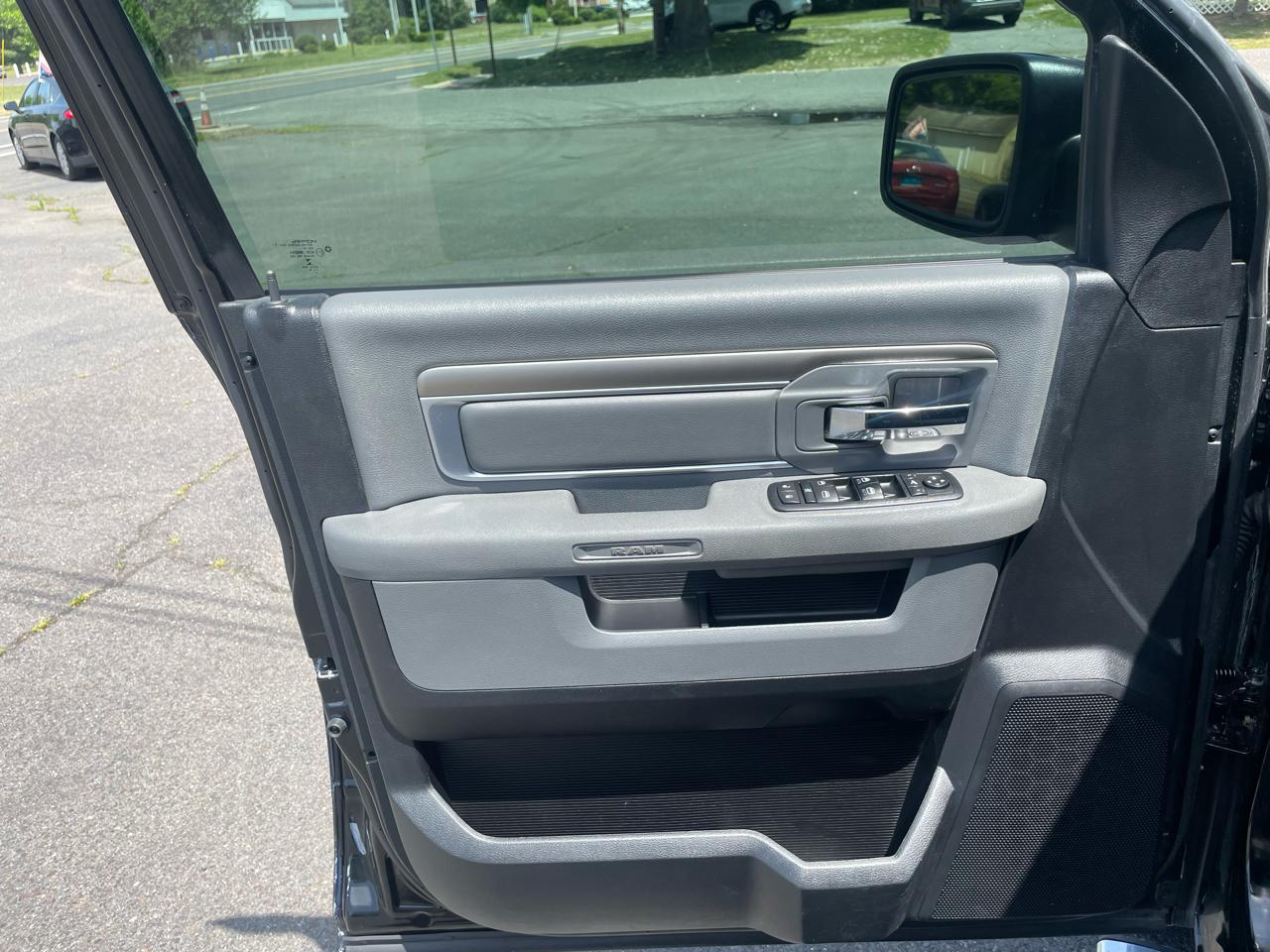 RAM 1500 4WD Quad Cab 140.5" Big Horn 2014