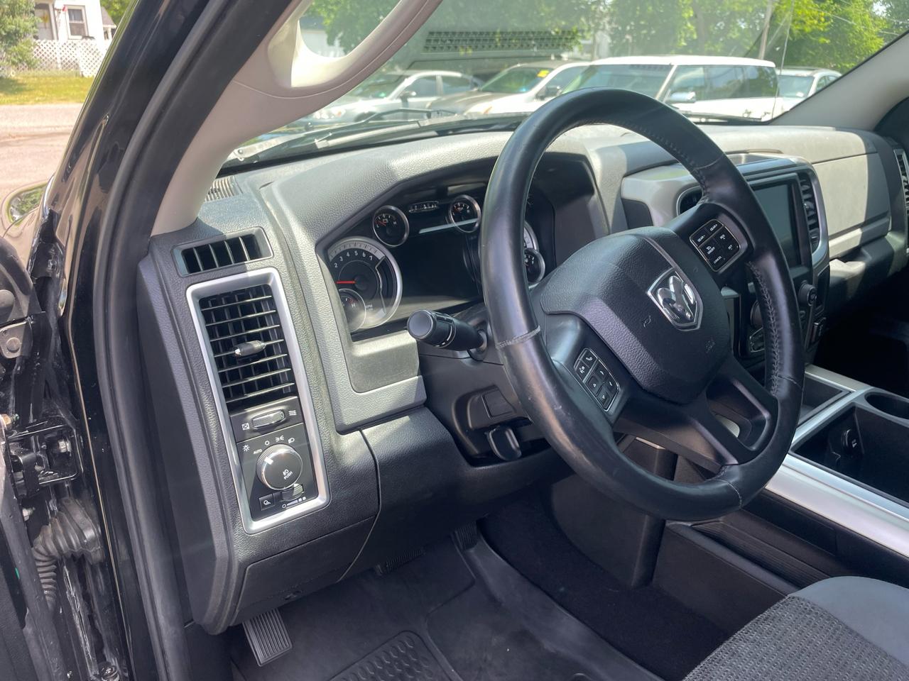 RAM 1500 4WD Quad Cab 140.5" Big Horn 2014