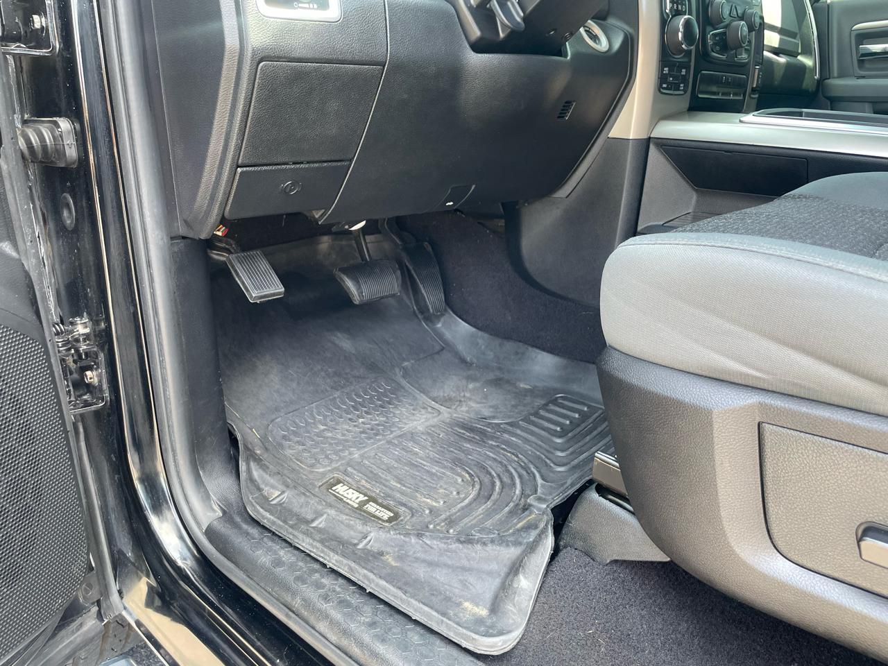 RAM 1500 4WD Quad Cab 140.5" Big Horn 2014