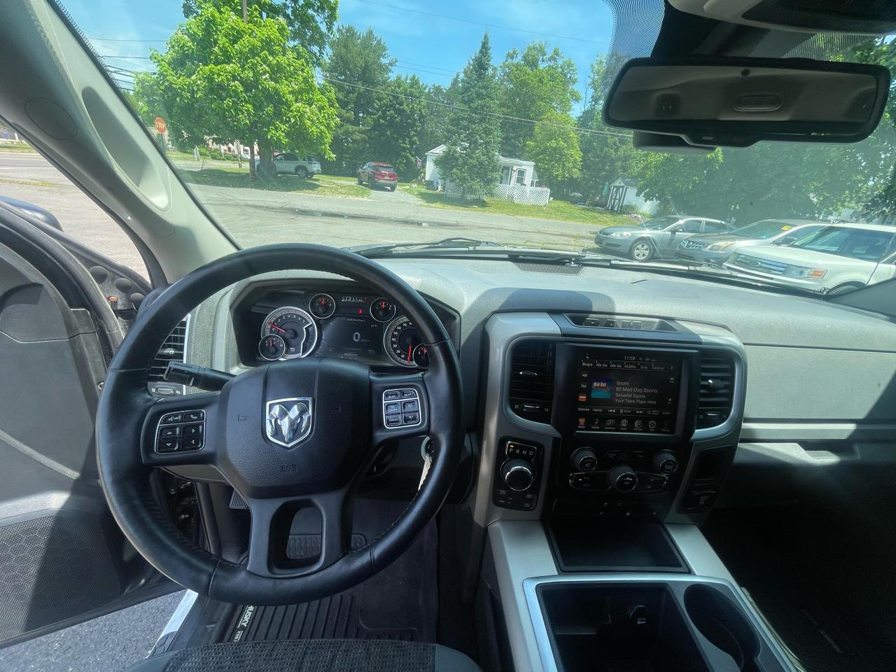 RAM 1500 4WD Quad Cab 140.5" Big Horn 2014