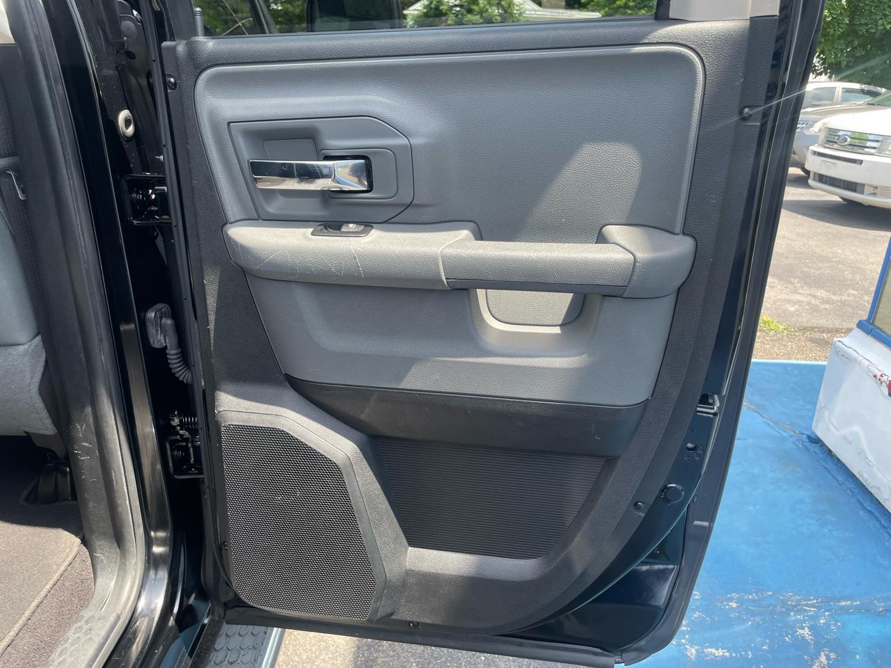 RAM 1500 4WD Quad Cab 140.5" Big Horn 2014