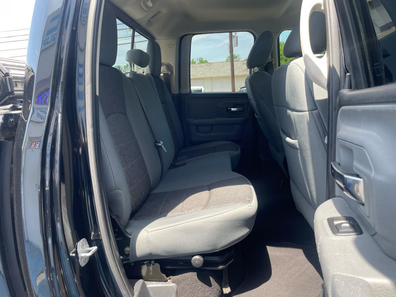 RAM 1500 4WD Quad Cab 140.5" Big Horn 2014