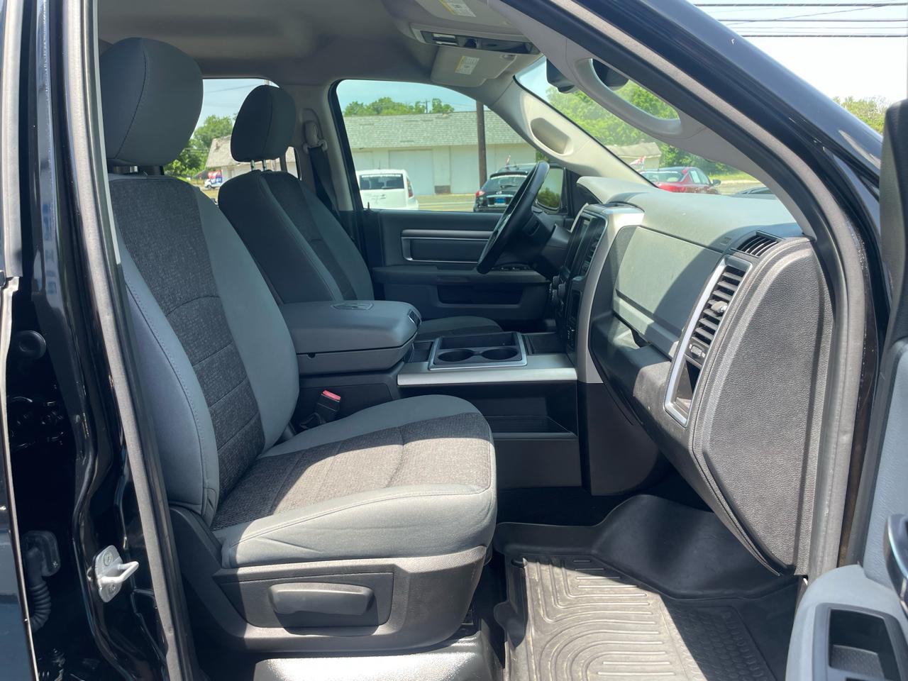 RAM 1500 4WD Quad Cab 140.5" Big Horn 2014