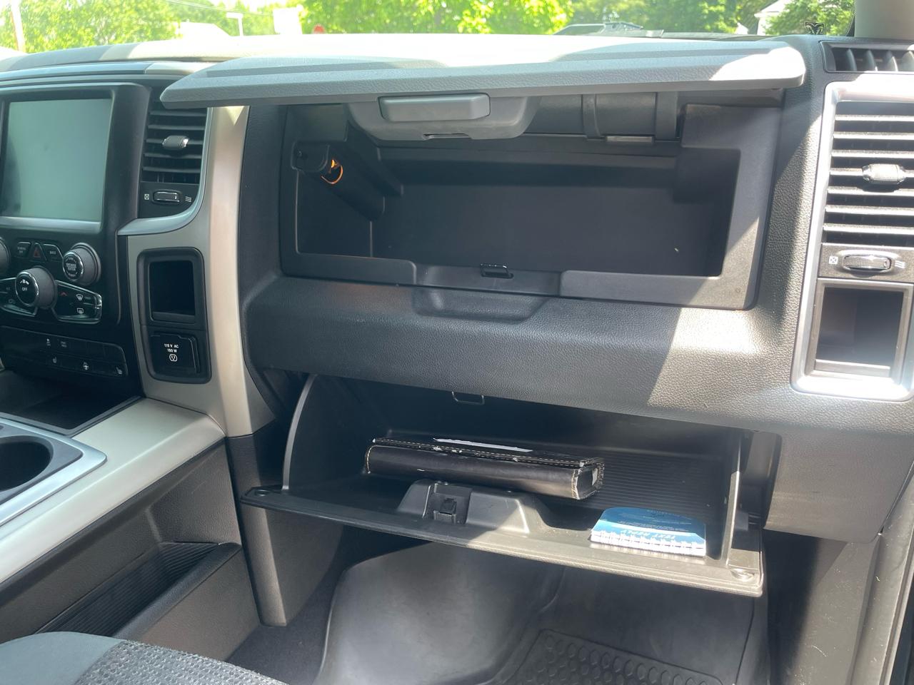 RAM 1500 4WD Quad Cab 140.5" Big Horn 2014