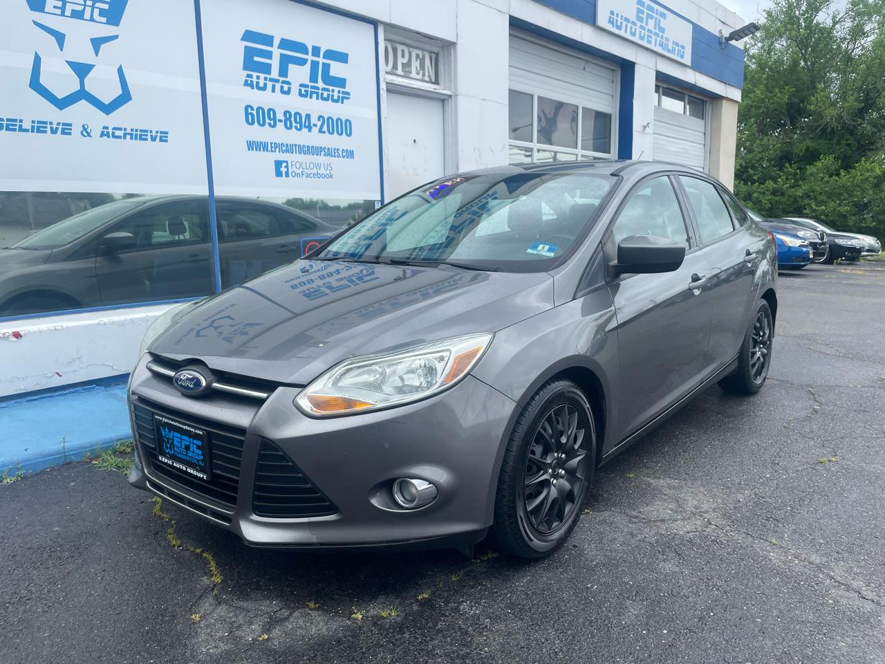 Ford Focus SE Sedan 2012