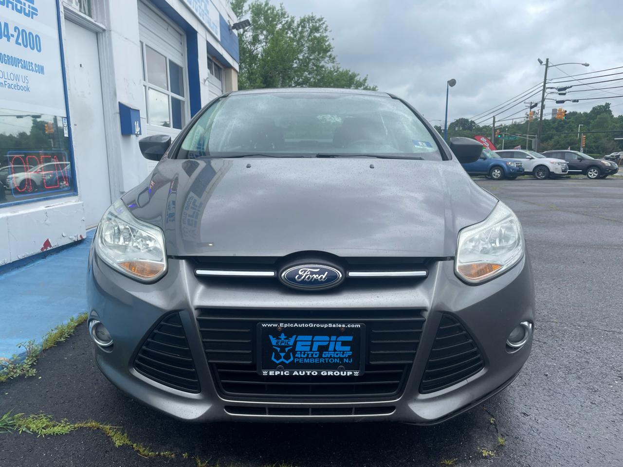 Ford Focus SE Sedan 2012