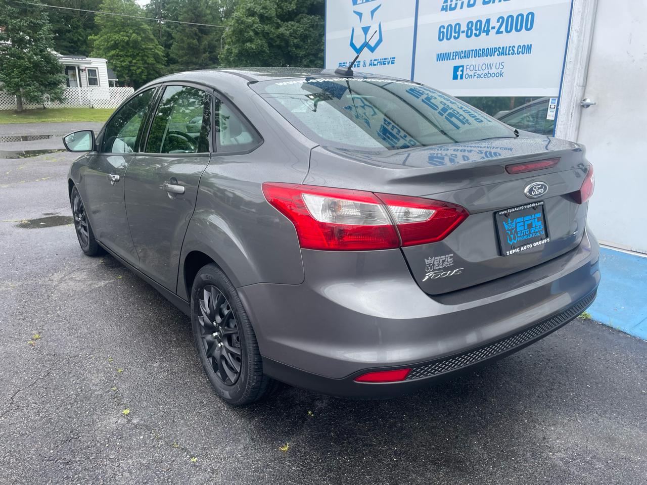 Ford Focus SE Sedan 2012