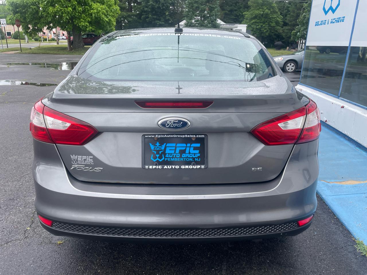 Ford Focus SE Sedan 2012