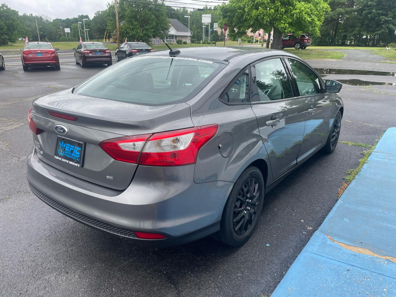 Ford Focus SE Sedan 2012