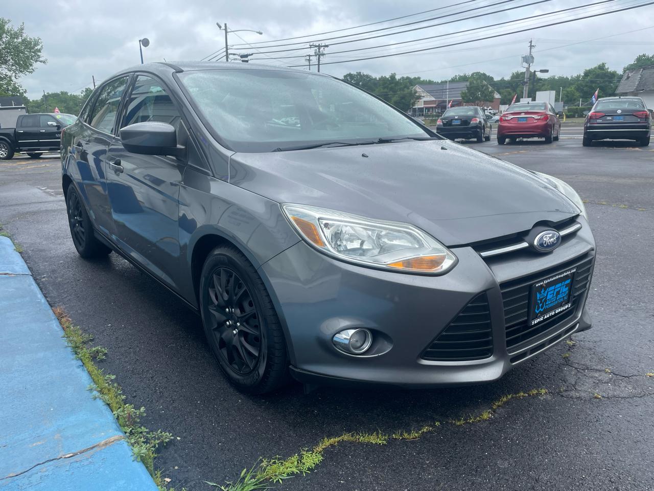 Ford Focus SE Sedan 2012