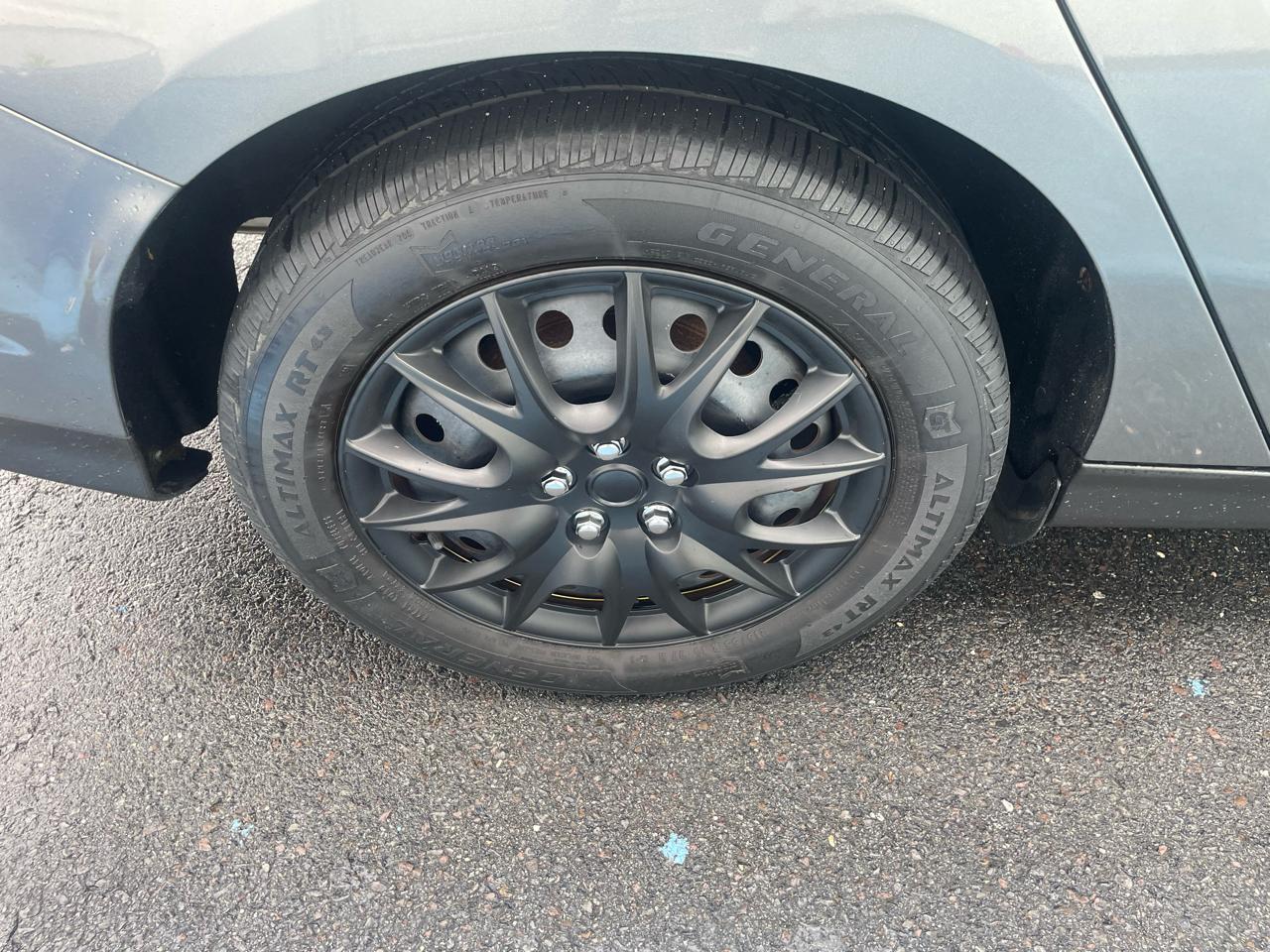 Ford Focus SE Sedan 2012