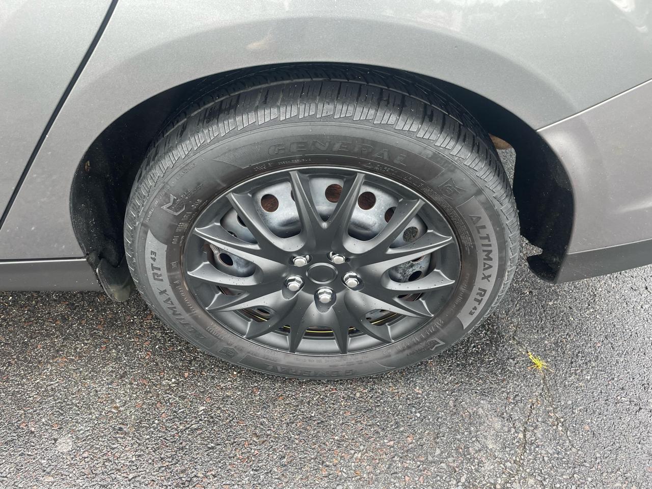 Ford Focus SE Sedan 2012