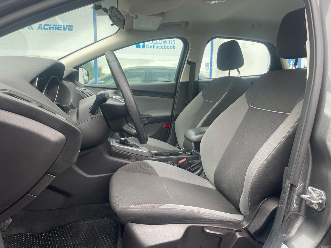 Ford Focus SE Sedan 2012